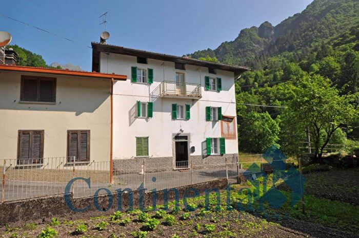 Appartamento con 7 locali in vendita in Via Forno Nuovo, Valtorta