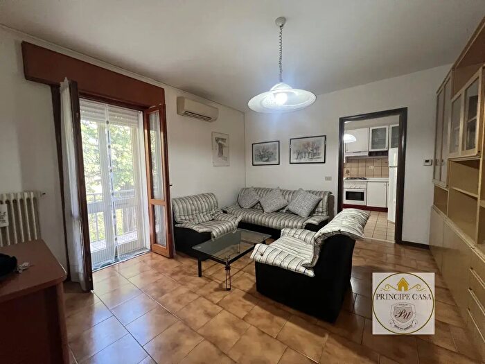 Appartamento trilocale in affitto in Via Principe Umberto, Este