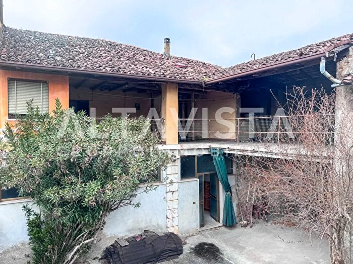 Casa con 8 locali in vendita in Via Guglielmo Marconi, Nuvolera