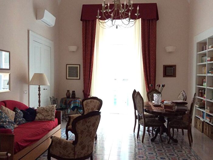 Appartamento quadrilocale in affitto in Via Toledo, Monte Santo, Napoli