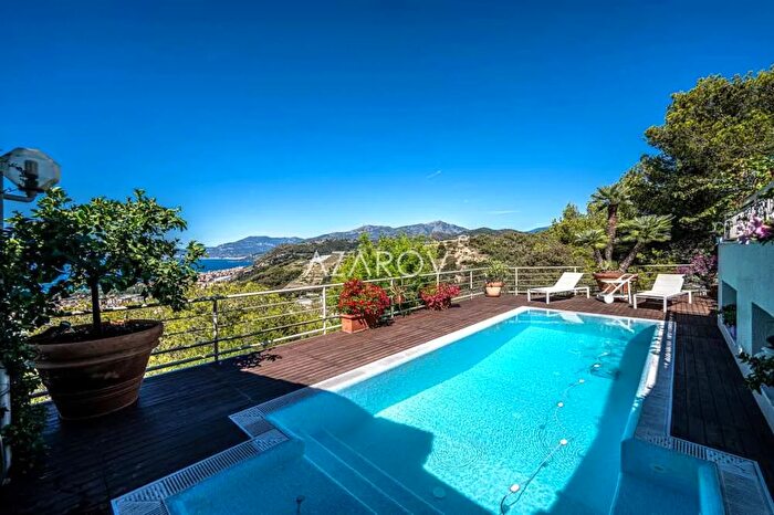 Casa con 6 locali in vendita in Bordighera