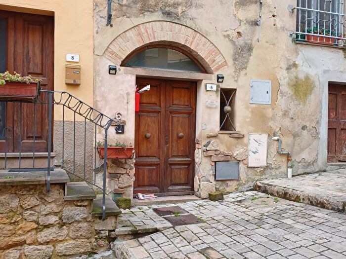 Appartamento trilocale in affitto in Volterra