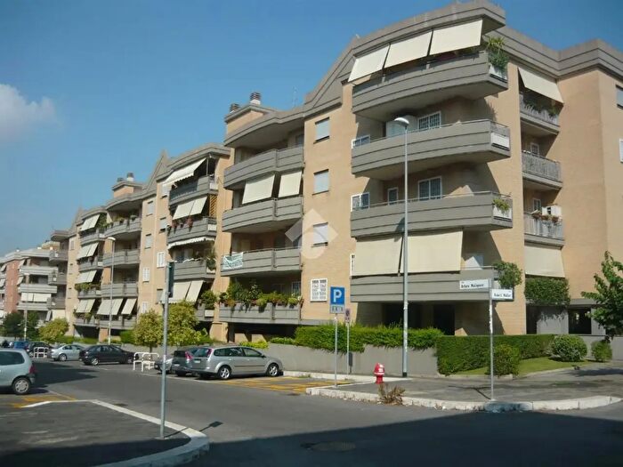 Appartamento quadrilocale in vendita in Via Arturo Malignani, Roma