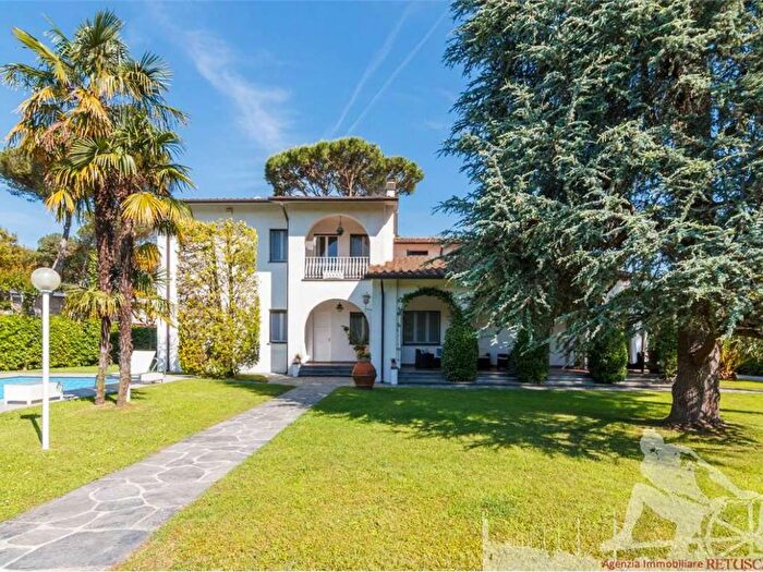 Casa con 6 locali in affitto in Roma Imperiale, Forte dei Marmi