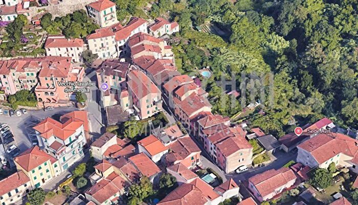 Casa con 9 locali in vendita in Ameglia