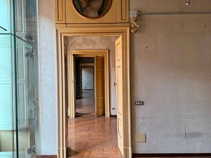 Appartamento con 6 locali in affitto in Borgo Felino, Centro Storico, Parma