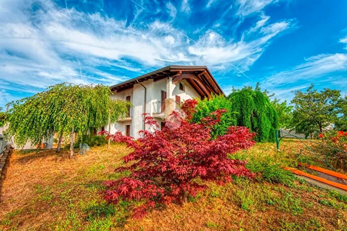 Casa con 5 locali in vendita in Via G Passalacqua, Villalvernia