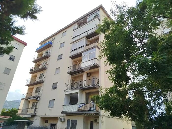 Appartamento quadrilocale in vendita in Via Leonardo Pisano, Palermo