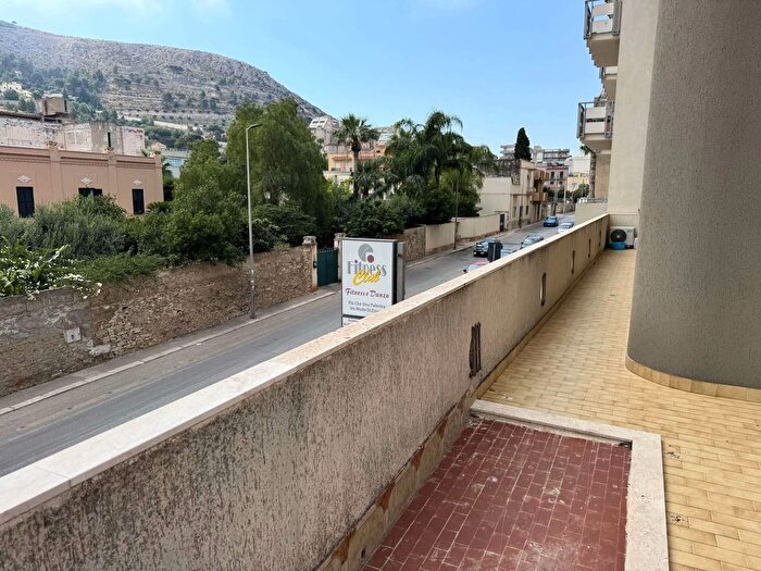 Appartamento con 7 locali in vendita in Via Cosenza Erice, Erice