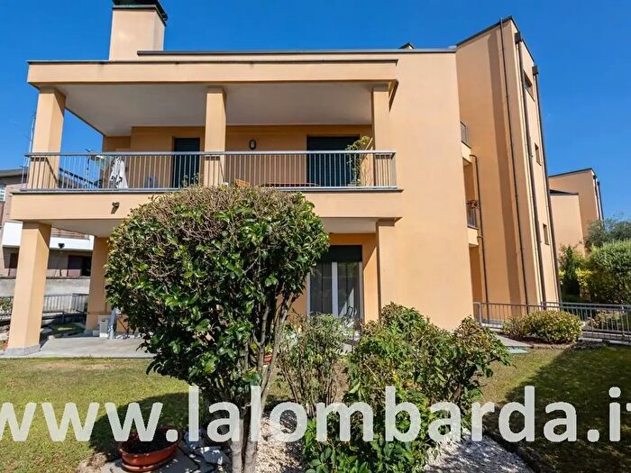 Appartamento quadrilocale in vendita in Via Val Camonica a, Lainate
