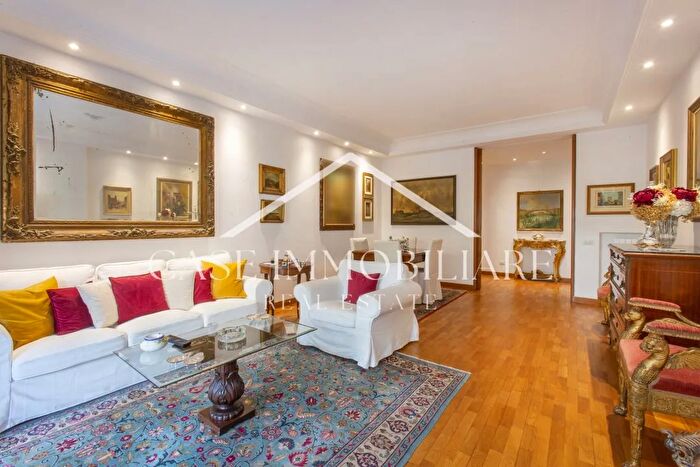 Appartamento quadrilocale in vendita in Via della Mendola, Roma