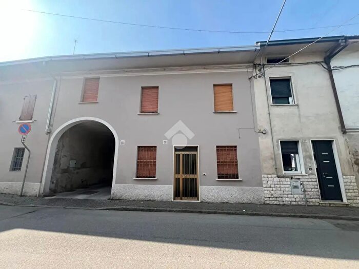Casa bilocale in vendita in Via Liberazione, Verolavecchia