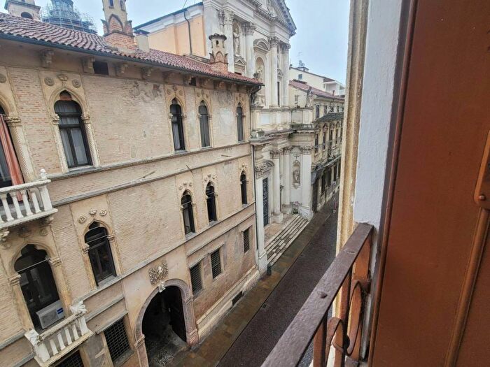 Appartamento trilocale in affitto in via manin, Centro Storico, Vicenza