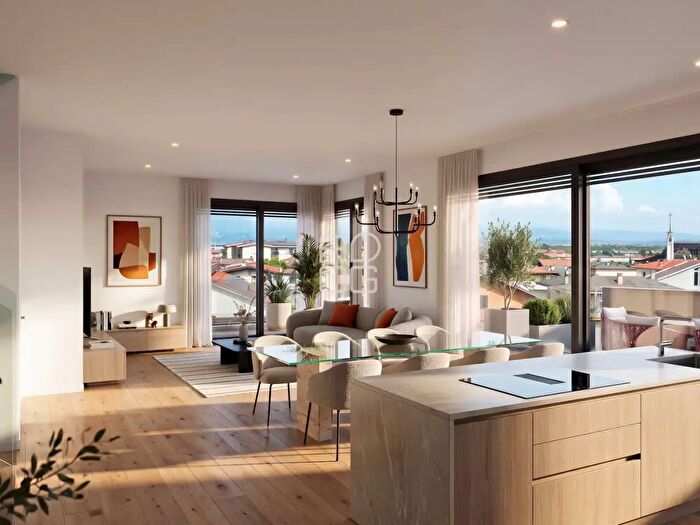 Appartamento quadrilocale in vendita in Via Pratomaggiore, Desenzano Del Garda