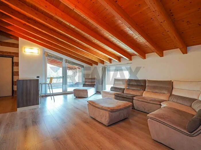 Appartamento con 5 locali in vendita in Stezzano