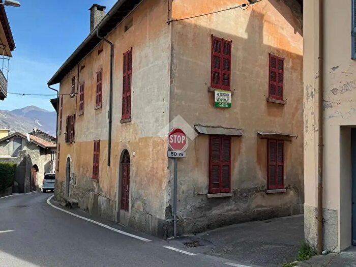 Appartamento trilocale in vendita in Via Romeo Lanfranconi, Alta Valle Intelvi