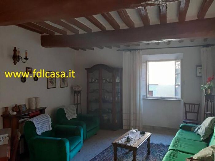 Casa con 6 locali in vendita in Via Giuseppe Falugi, Chianni