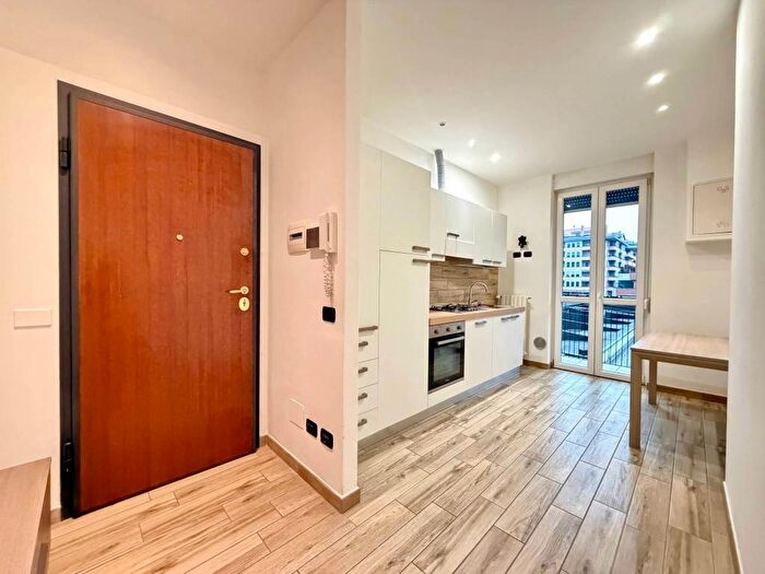 Appartamento trilocale in affitto in Via Angelo Inganni, Inganni, Milano