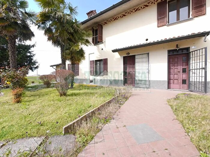 Casa quadrilocale in vendita in Calcio