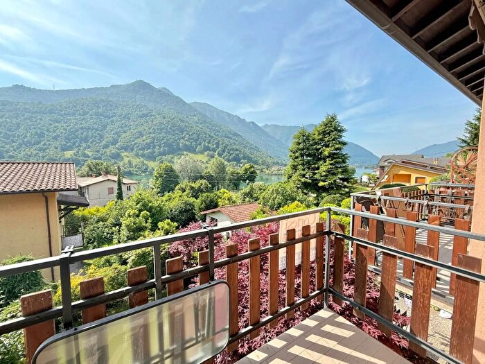 Appartamento bilocale in vendita in Via Nazionale Ranzanico, Ranzanico