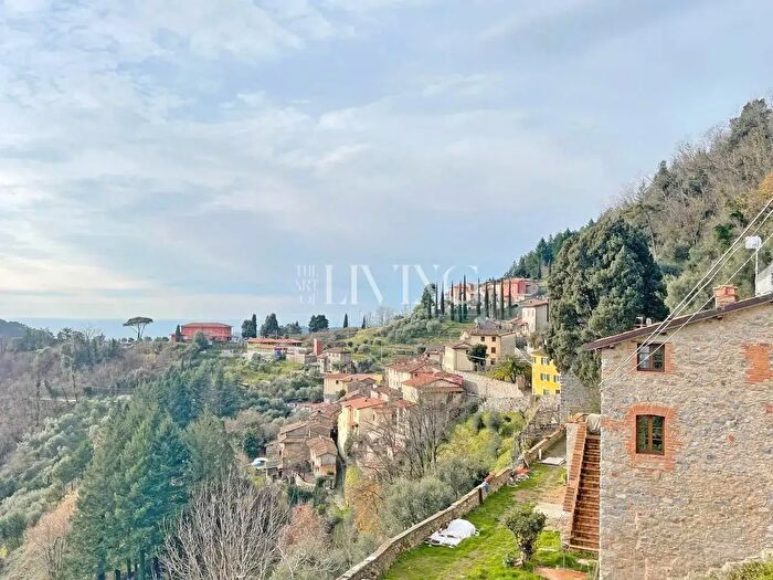 Casa con 9 locali in vendita in del Lastrico, Camaiore