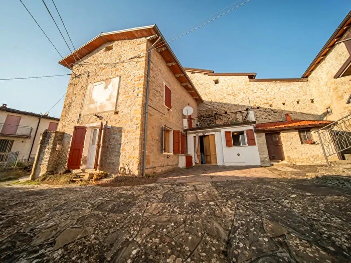 Casa trilocale in vendita in Via Bruno Bocconi, Tizzano Val Parma