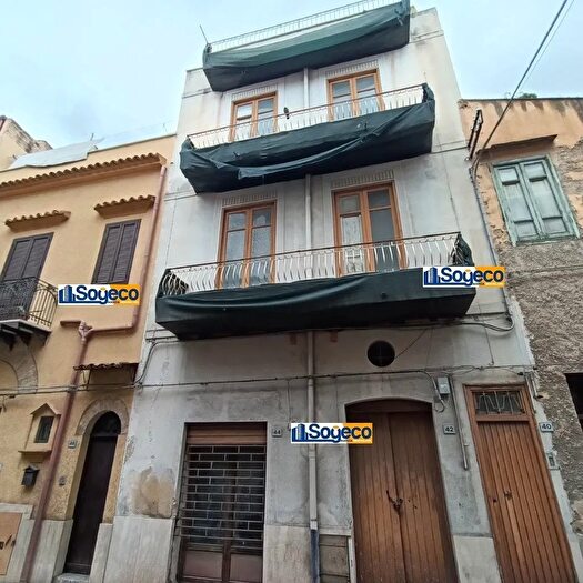 Casa con 10 locali in vendita in Via Carà, Bagheria