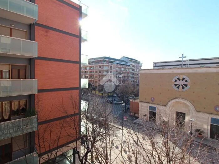 Appartamento con 5 locali in vendita in Via lAquila, Pescara