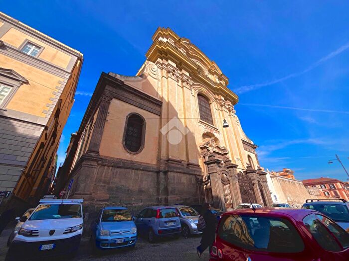 Appartamento trilocale in vendita in Rampe San Marcellino, Napoli