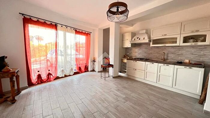 Casa con 5 locali in vendita in Via del Picchio Verde, Capena