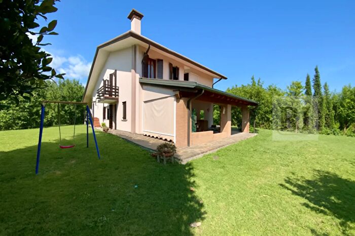 Casa con 8 locali in vendita in Via Gorizia, Curtarolo