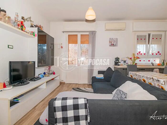 Appartamento trilocale in vendita in Via Asiago, Modena