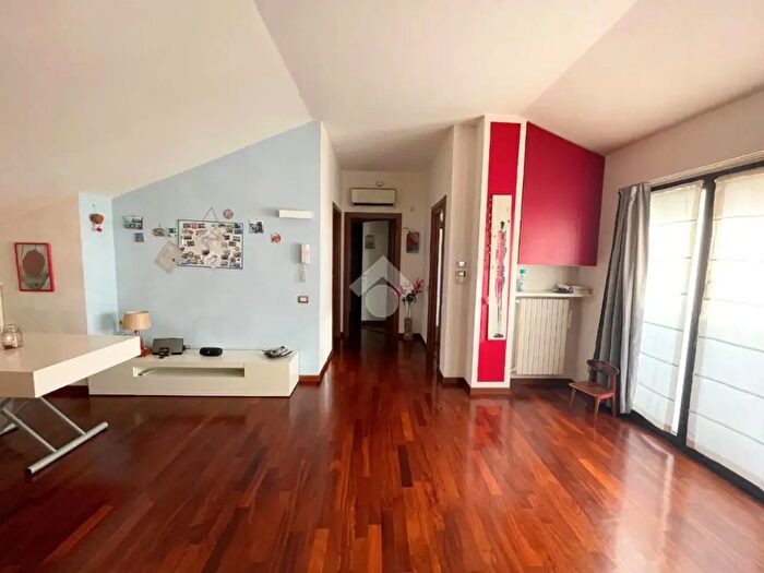 Appartamento trilocale in vendita in Via San Pietro, Saronno