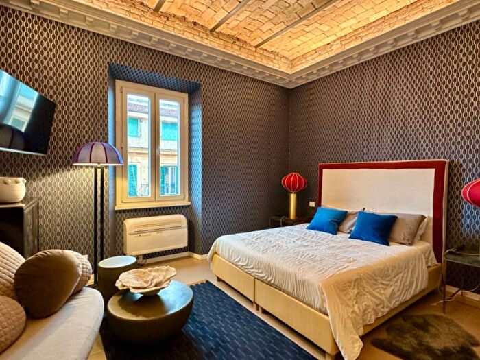 Appartamento trilocale in affitto in Via Angelo Poliziano, Colle Oppio, Roma