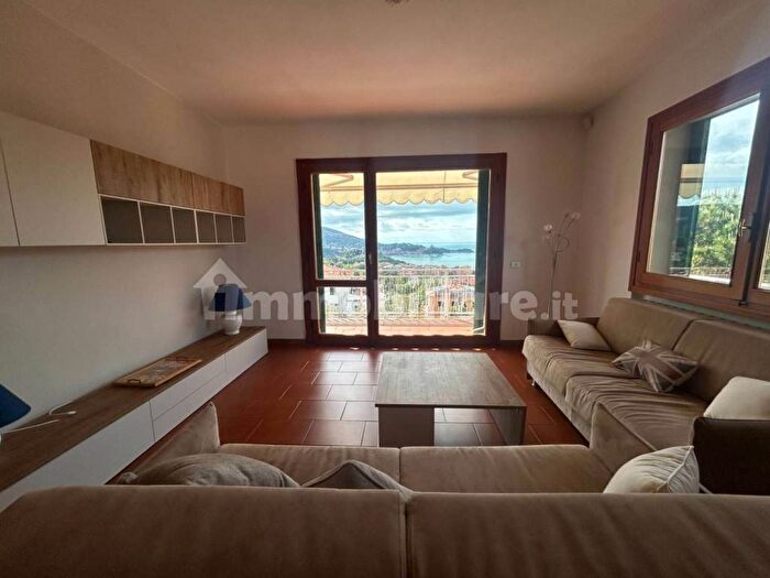 Appartamento con 6 locali in affitto in Località Tre Strade, Pugliola Solaro, Lerici