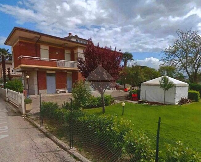 Casa con 8 locali in vendita in BastiaUmbra, Bastia Umbra