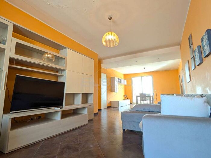 Appartamento quadrilocale in affitto in CORSO VITTORIO EMANUELE, Floridia