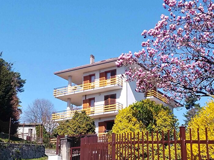 Appartamento quadrilocale in vendita in Ameno, Ameno