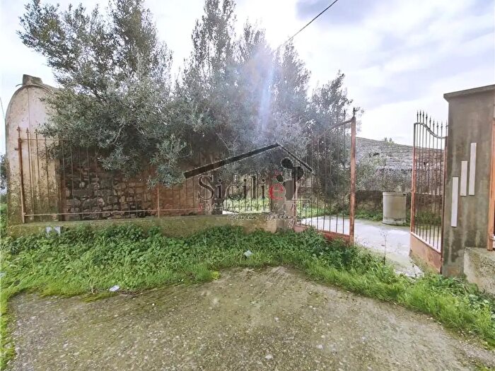 Casa con 7 locali in vendita in Scicli