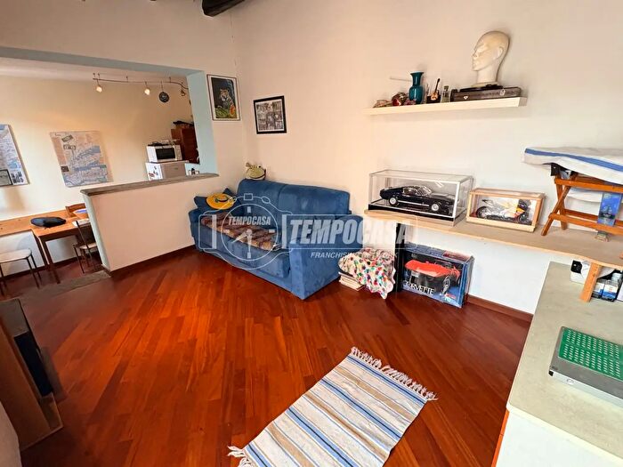 Appartamento bilocale in vendita in Via Guglielmo Marconi, Casnate Con Bernate