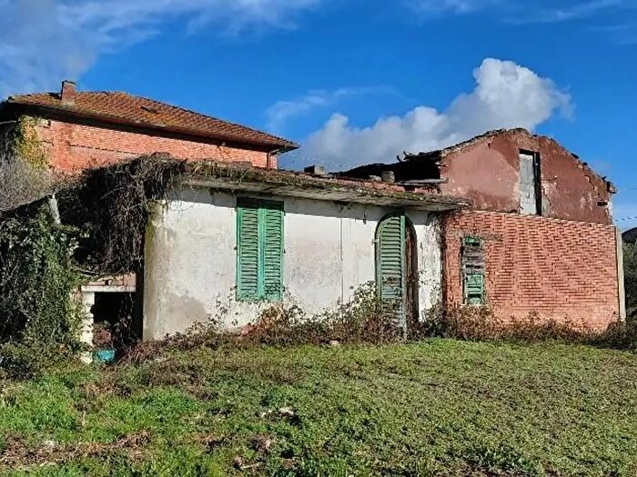 Casa con 5 locali in vendita in Larciano Pt, Larciano