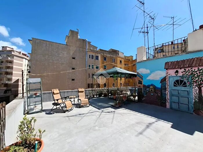 Appartamento trilocale in vendita in Via Arenella, Napoli