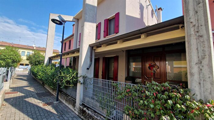 Casa con 6 locali in vendita in Via Settabile, Este