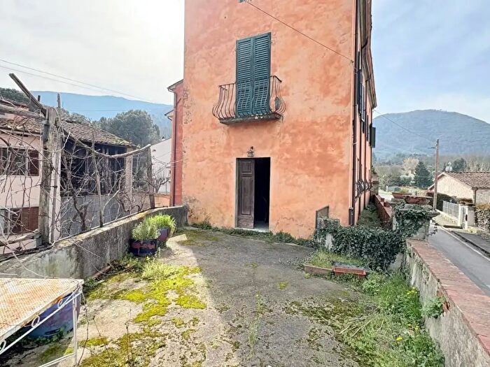 Appartamento quadrilocale in vendita in I Cerasomma, Lucca