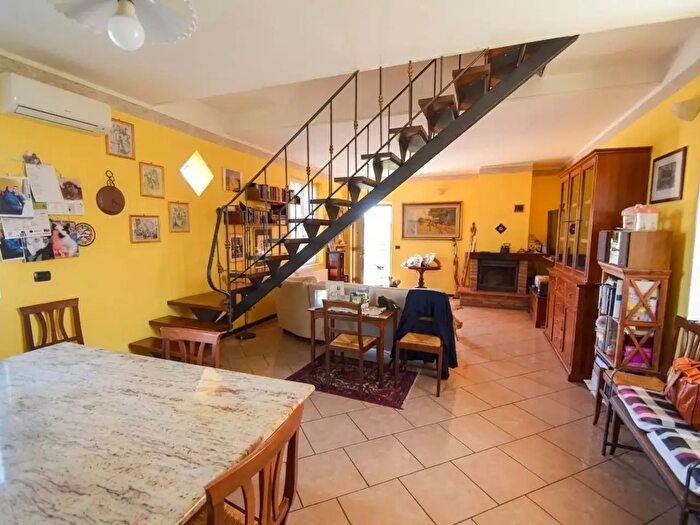 Casa trilocale in vendita in Piacenza
