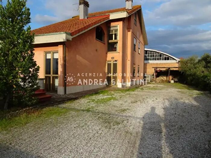 Casa con 6 locali in vendita in Via Cadorna, Pontedera