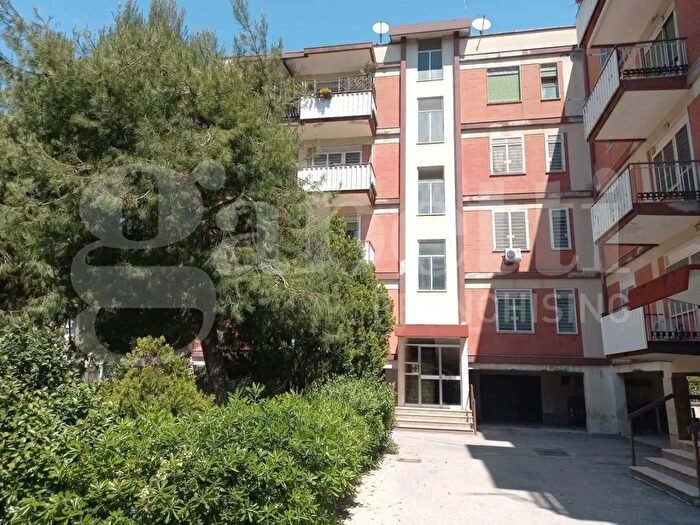 Appartamento quadrilocale in vendita in Via Martiri dAvola, Bari