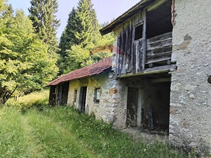 Casa con 9 locali in vendita in Loc Confos No, Borgo Valbelluna