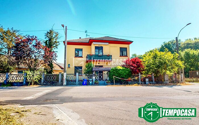 Casa con 6 locali in vendita in Mede