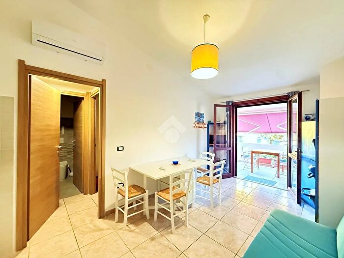 Appartamento bilocale in vendita in Via Nievo, Villasimius